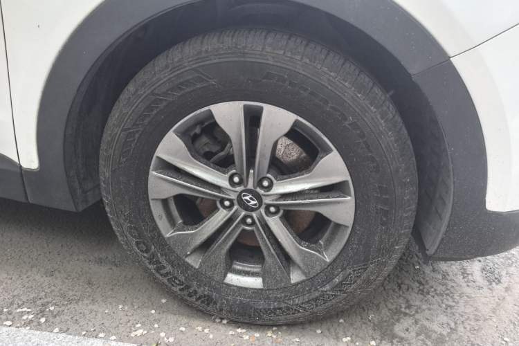 Used Hyundai Santa Fe 2013 Revised Version 2.4L Automatic All-Wheel Drive Smart Type Right Front Wheel Hub