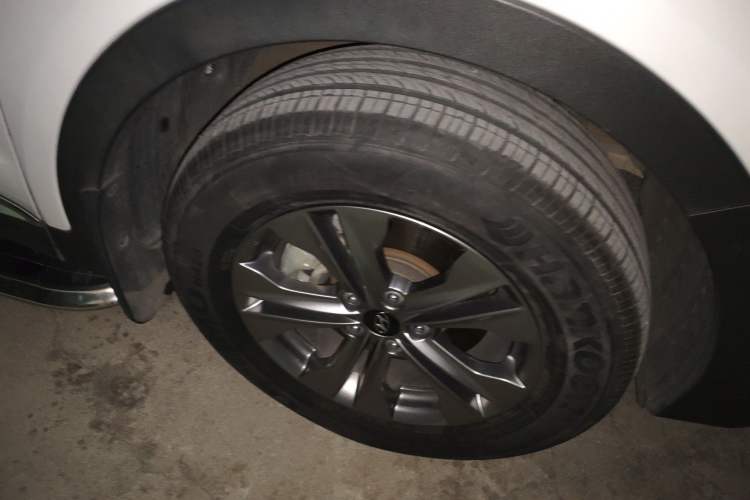 Used Hyundai Santa Fe 2013 2.4L Automatic 2WD Comfort Edition Right Front Wheel Hub