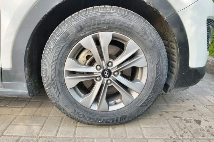 Used Hyundai Santa Fe 2013 Revised Version 2.4L Automatic All-Wheel Drive Smart Type Right Front Wheel Hub