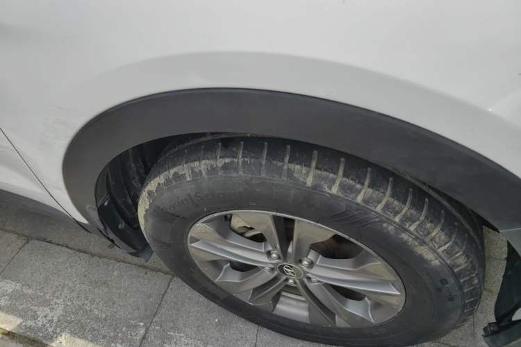 Used Hyundai Santa Fe 2013 2.4L Automatic Two-Wheel Drive Smart Version Right Front Wheel Hub
