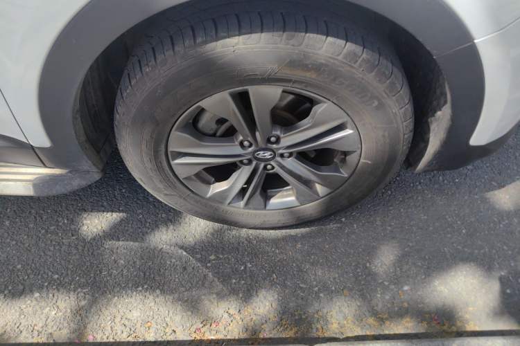 Used Hyundai Santa Fe 2013 Revised Version 2.4L Automatic All-Wheel Drive Smart Type Right Front Wheel Hub