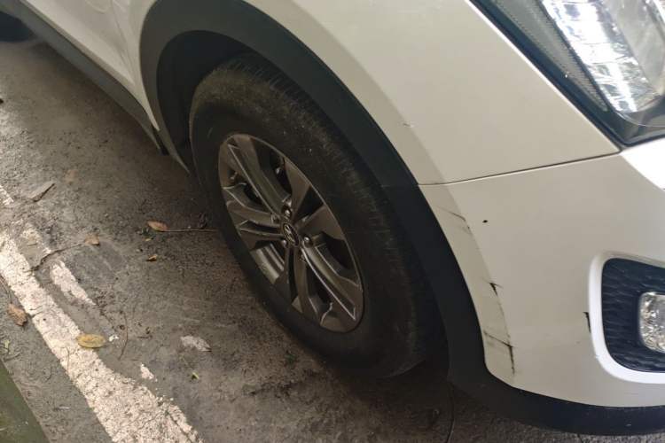 Used Hyundai Santa Fe 2013 2.4L Automatic 4x4 Smart Version Right Front Wheel Hub