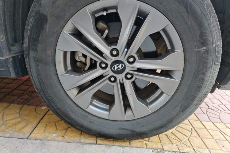 Used Hyundai Santa Fe 2013 Revised Version 2.4L Automatic All-Wheel Drive Smart Type Right Front Wheel Hub