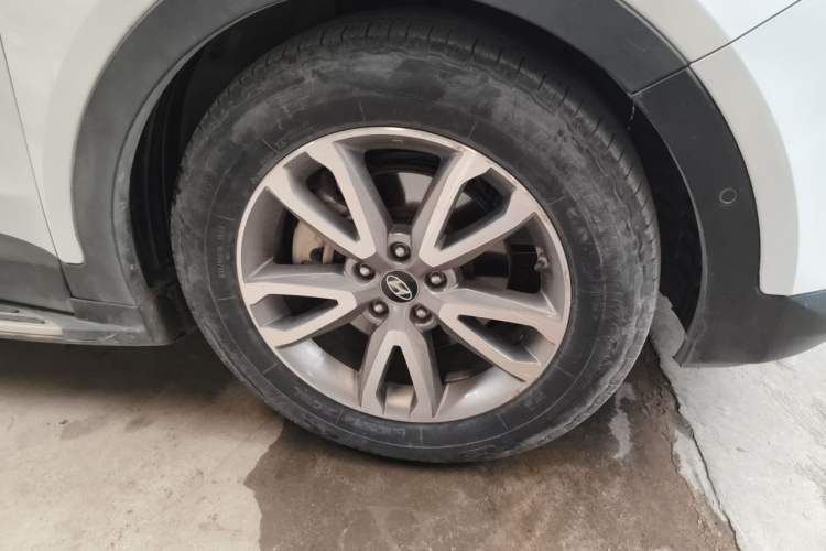 Used Hyundai Santa Fe 2013 2.0T Automatic All-Wheel Drive Top Trim Right Front Wheel Hub