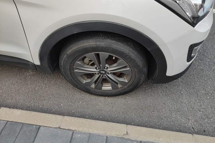 Used Hyundai Santa Fe 2013 Revised Version 2.4L Automatic All-Wheel Drive Smart Type Right Front Wheel Hub