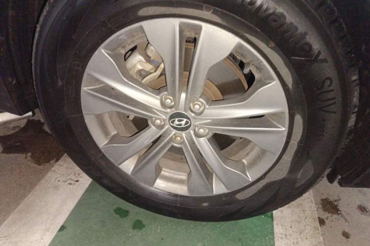 Used Hyundai Santa Fe 2013 2.4L Automatic 2WD Comfort Edition Right Front Wheel Hub