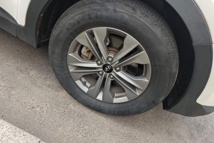 Used Hyundai Santa Fe 2013 Revised Version 2.4L Automatic All-Wheel Drive Smart Type Right Front Wheel Hub