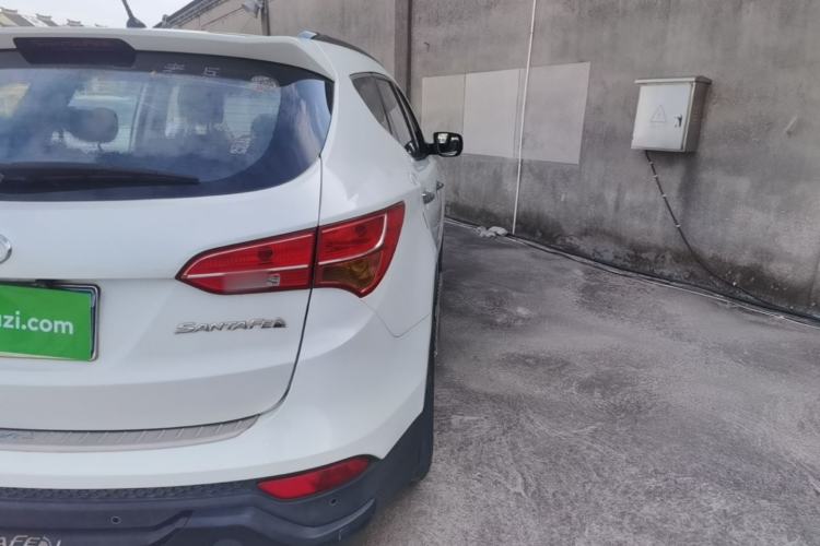 Used Hyundai Santa Fe 2013 2.4L Automatic Two-Wheel Drive Smart Version Right Rear Taillight