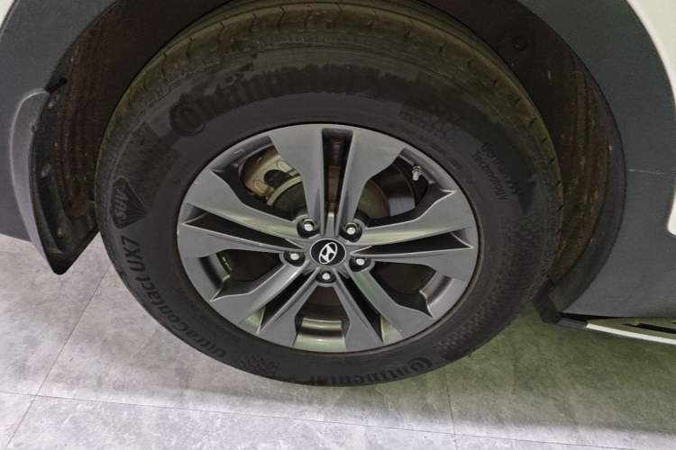 Used Hyundai Santa Fe 2013 Revised Version 2.4L Automatic All-Wheel Drive Smart Type Right Rear Wheel Hub