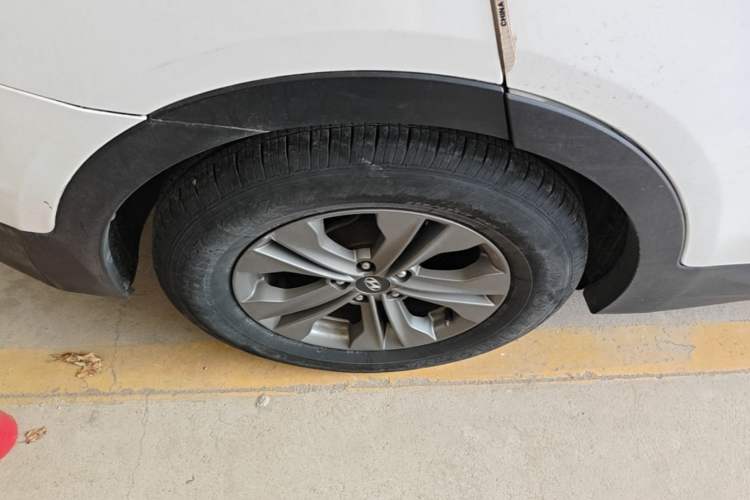 Used Hyundai Santa Fe 2013 2.4L Automatic 2WD Comfort Edition Right Rear Wheel Hub