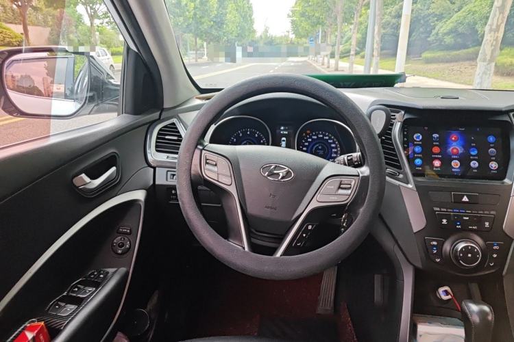 Used Hyundai Santa Fe 2013 2.4L Automatic 2WD Comfort Edition Steering Wheel