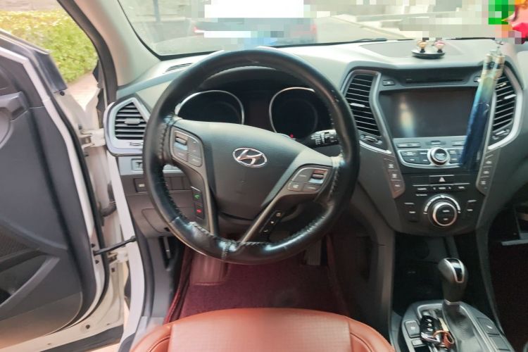 Used Hyundai Santa Fe 2013 Revised Version 2.4L Automatic All-Wheel Drive Luxury Trim Steering Wheel