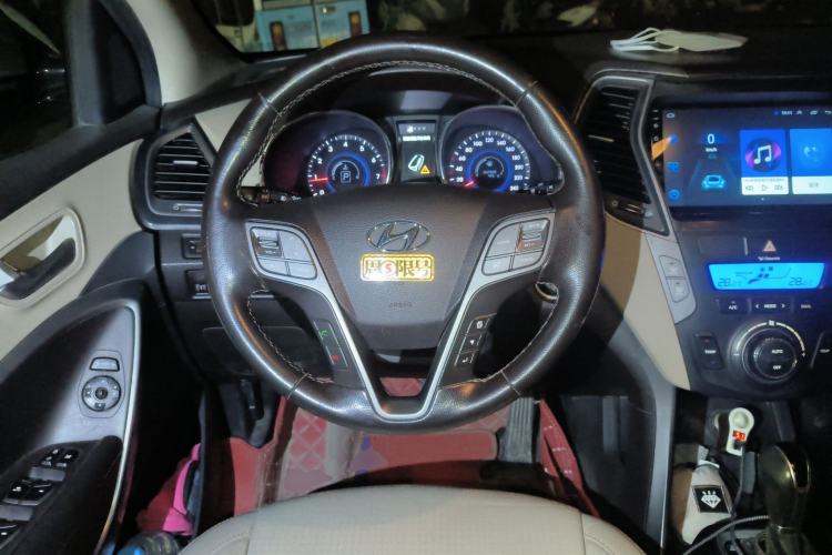 Used Hyundai Santa Fe 2013 2.4L Automatic Two-Wheel Drive Smart Version Steering Wheel