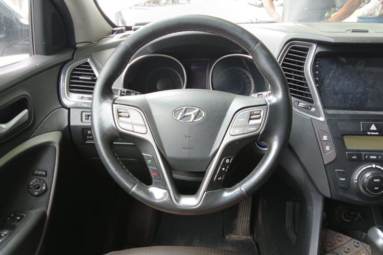 Used Hyundai Santa Fe 2013 2.4L Automatic Two-Wheel Drive Smart Version Steering Wheel