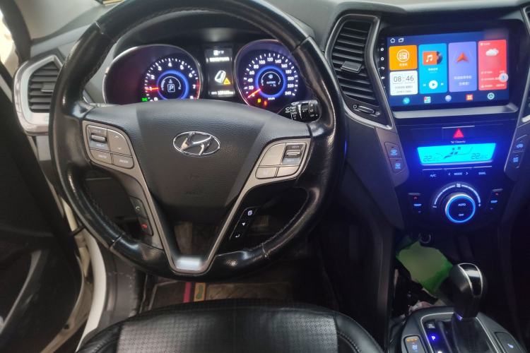 Used Hyundai Santa Fe 2013 2.4L Automatic 4x4 Prestige Edition Steering Wheel