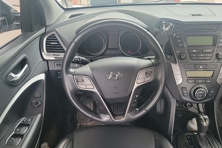 Used Hyundai Santa Fe 2013 2.4L Automatic Two-Wheel Drive Smart Version Steering Wheel