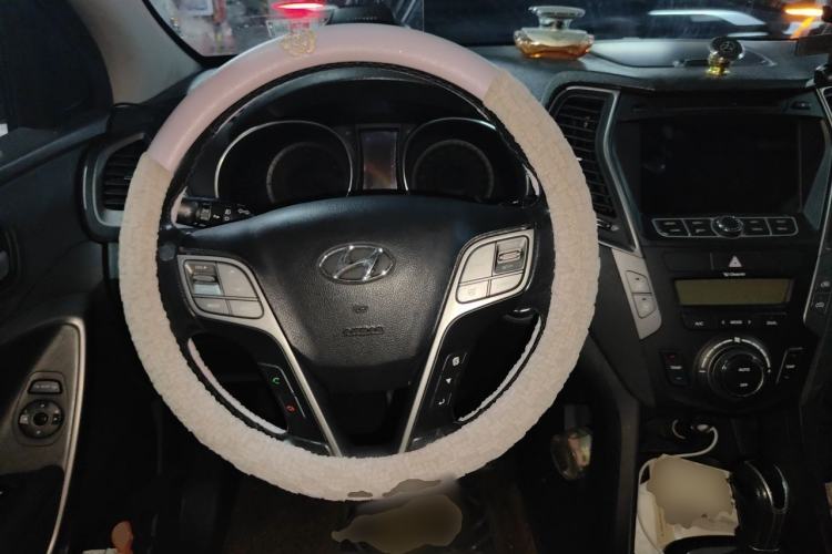 Used Hyundai Santa Fe 2013 2.4L Automatic Two-Wheel Drive Smart Version Steering Wheel
