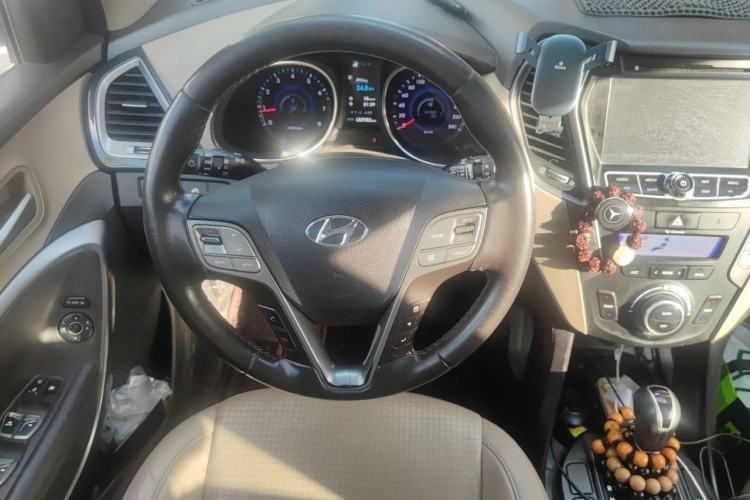 Used Hyundai Santa Fe 2013 2.4L Automatic 4x4 Smart Version Steering Wheel