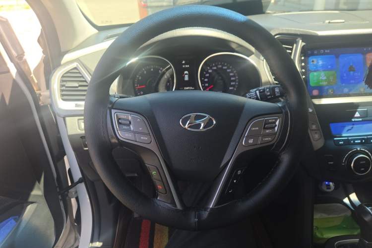 Used Hyundai Santa Fe 2013 2.0T Automatic All-Wheel Drive Prestige Version Steering Wheel
