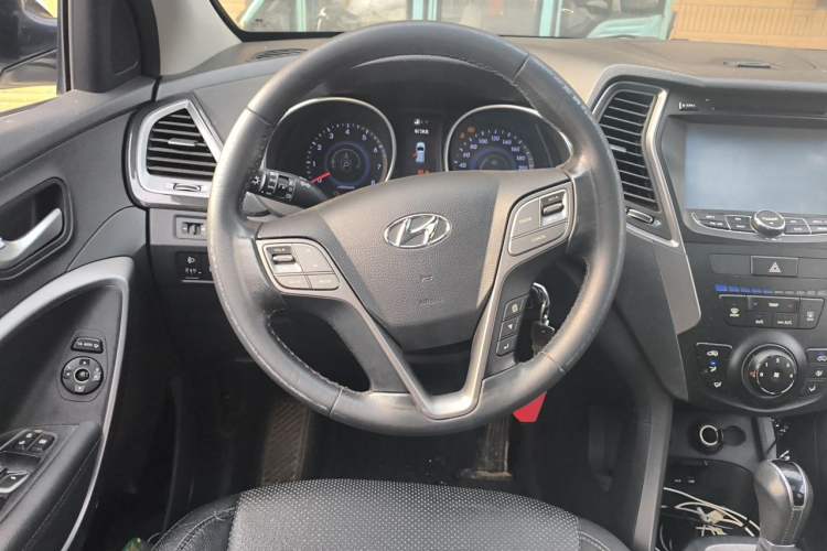 Used Hyundai Santa Fe 2013 2.4L Automatic 4x4 Comfort Edition Steering Wheel