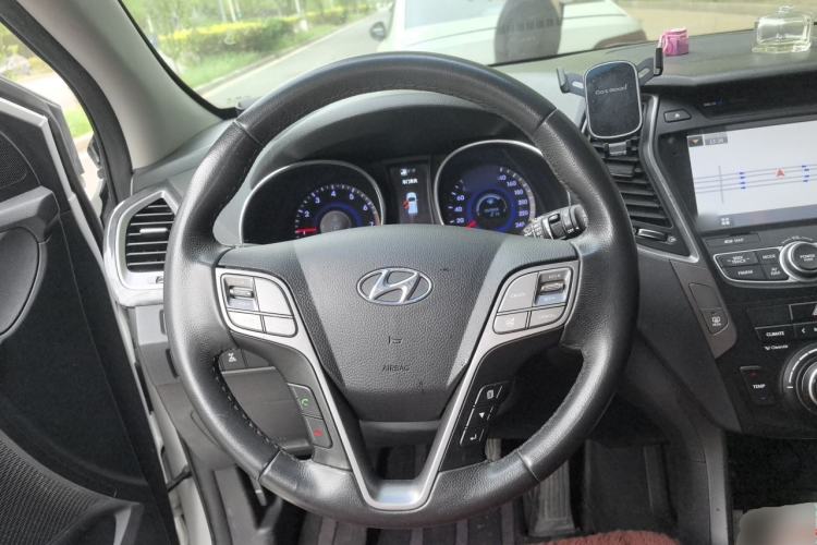 Used Hyundai Santa Fe 2013 Revised Version 2.4L Automatic All-Wheel Drive Smart Type Steering Wheel