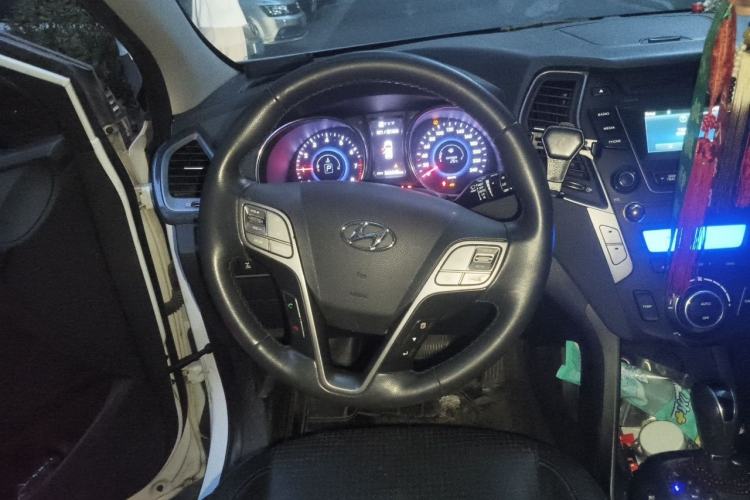 Used Hyundai Santa Fe 2013 2.0T Automatic All-Wheel Drive Prestige Version Steering Wheel