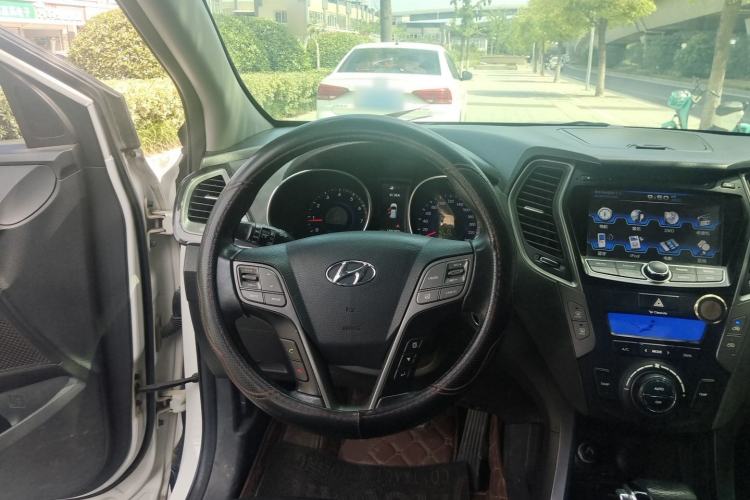 Used Hyundai Santa Fe 2013 2.4L Automatic Two-Wheel Drive Smart Version Steering Wheel