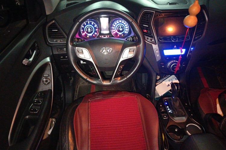 Used Hyundai Santa Fe 2013 2.0T Automatic All-Wheel Drive Top Trim Steering Wheel