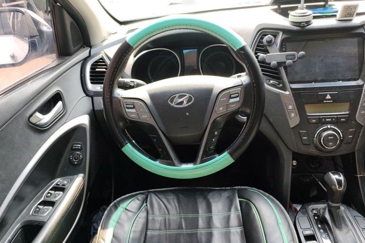 Used Hyundai Santa Fe 2013 2.4L Automatic Two-Wheel Drive Smart Version Steering Wheel