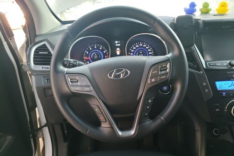 Used Hyundai Santa Fe 2013 2.4L Automatic 4x4 Prestige Edition Steering Wheel