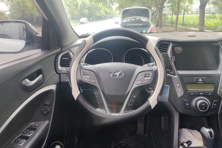 Used Hyundai Santa Fe 2013 2.4L Automatic Two-Wheel Drive Smart Version Steering Wheel