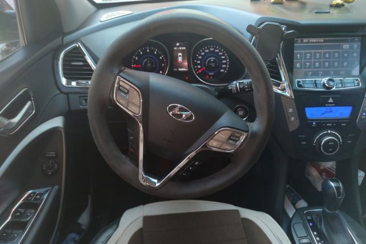 Used Hyundai Santa Fe 2013 2.4L Automatic Two-Wheel Drive Smart Version Steering Wheel
