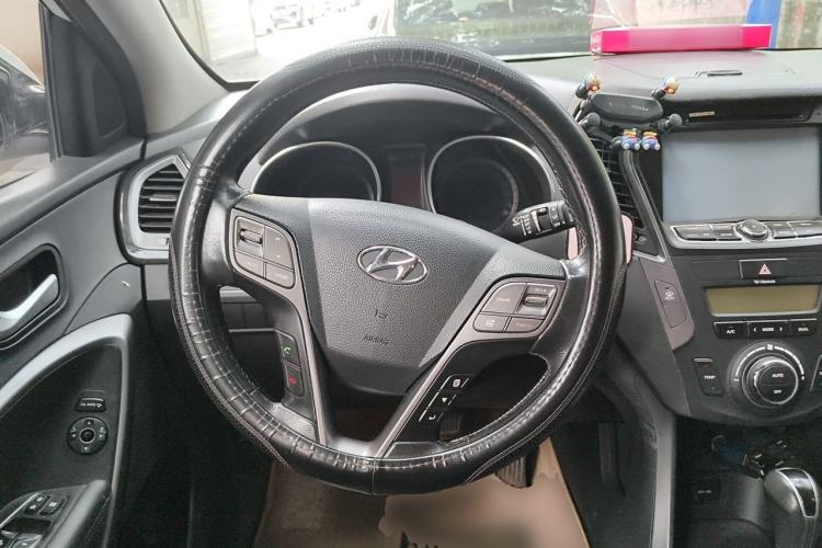 Used Hyundai Santa Fe 2013 2.4L Automatic Two-Wheel Drive Smart Version Steering Wheel