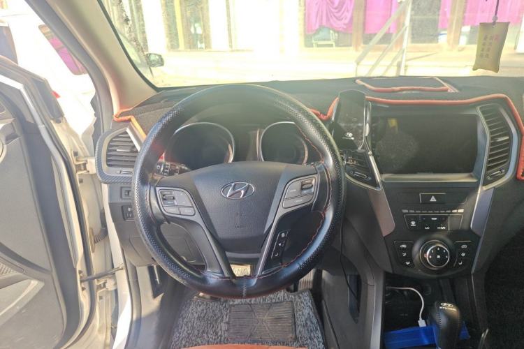 Used Hyundai Santa Fe 2013 2.4L Automatic 4x4 Comfort Edition Steering Wheel
