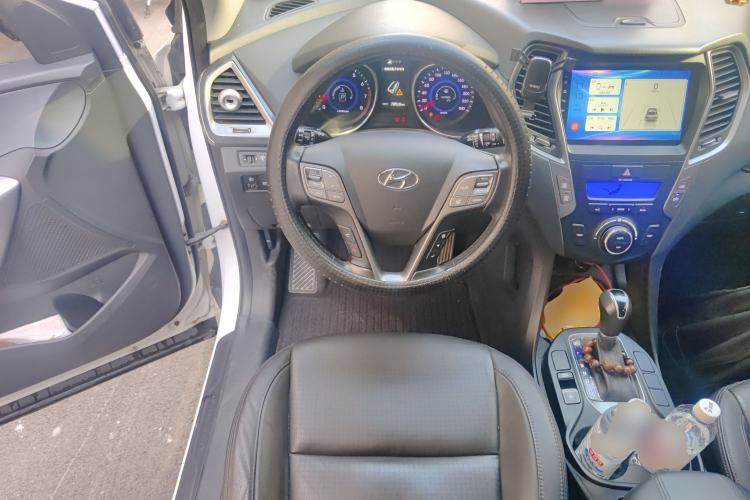 Used Hyundai Santa Fe 2013 2.4L Automatic Two-Wheel Drive Smart Version Steering Wheel