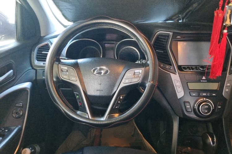 Used Hyundai Santa Fe 2013 2.4L Automatic Two-Wheel Drive Smart Version Steering Wheel