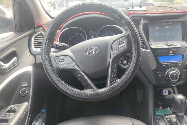 Used Hyundai Santa Fe 2013 2.4L Automatic Two-Wheel Drive Smart Version Steering Wheel
