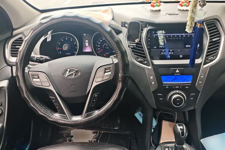Used Hyundai Santa Fe 2013 2.4L Automatic Two-Wheel Drive Smart Version Steering Wheel