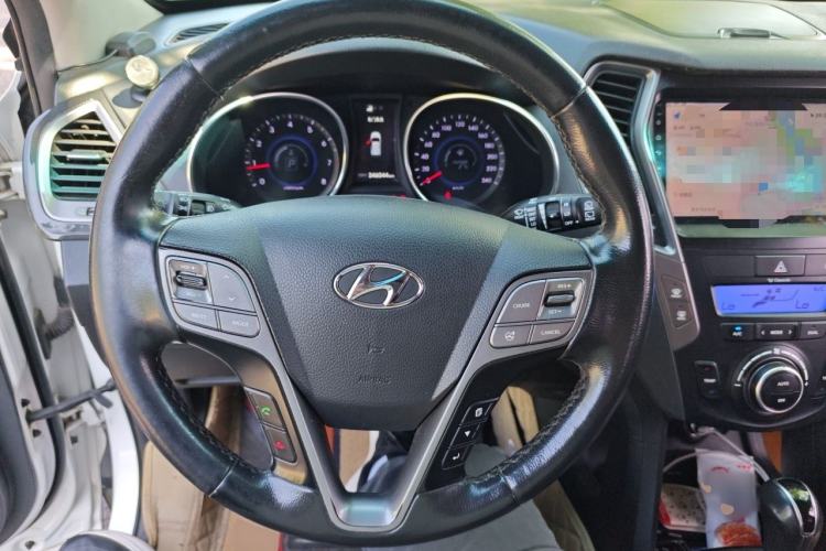 Used Hyundai Santa Fe 2013 2.4L Automatic Two-Wheel Drive Smart Version Steering Wheel