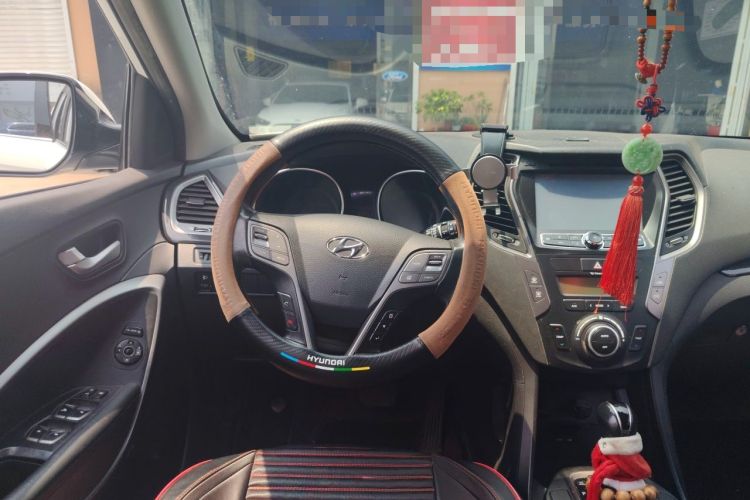 Used Hyundai Santa Fe 2013 2.4L Automatic Two-Wheel Drive Smart Version Steering Wheel