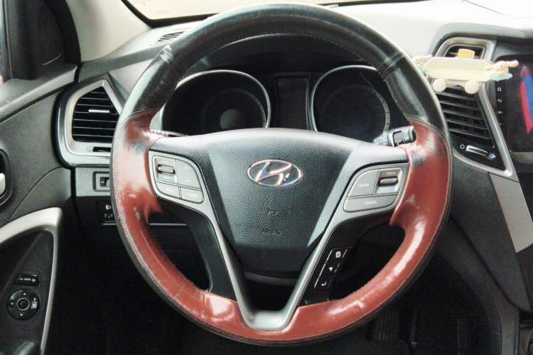 Used Hyundai Santa Fe 2013 2.4L Automatic 2WD Comfort Edition Steering Wheel
