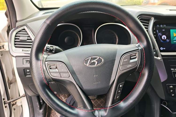 Used Hyundai Santa Fe 2013 2.4L Automatic 2WD Comfort Edition Steering Wheel