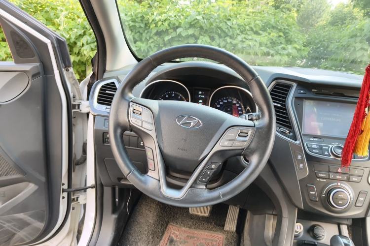 Used Hyundai Santa Fe 2013 Revised Version 2.4L Automatic All-Wheel Drive Smart Type Steering Wheel