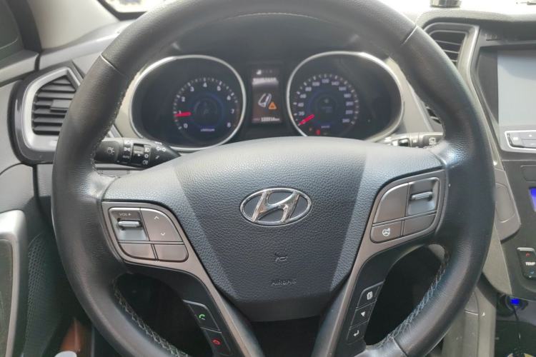 Used Hyundai Santa Fe 2013 2.4L Automatic Two-Wheel Drive Smart Version Steering Wheel