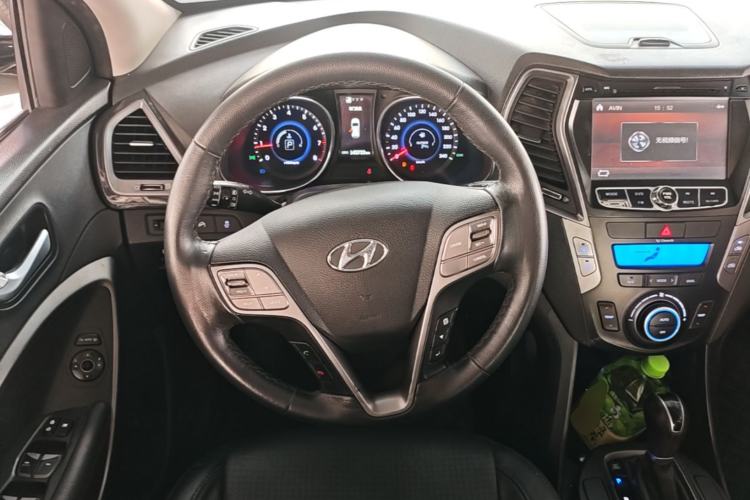 Used Hyundai Santa Fe 2013 2.4L Automatic Two-Wheel Drive Smart Version Steering Wheel