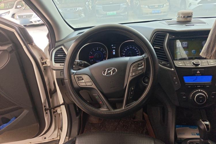 Used Hyundai Santa Fe 2013 2.4L Automatic Two-Wheel Drive Smart Version Steering Wheel
