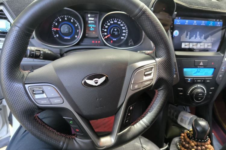 Used Hyundai Santa Fe 2013 2.4L Automatic Two-Wheel Drive Smart Version Steering Wheel