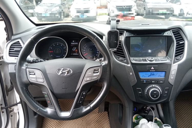Used Hyundai Santa Fe 2013 2.4L Automatic Two-Wheel Drive Smart Version Steering Wheel