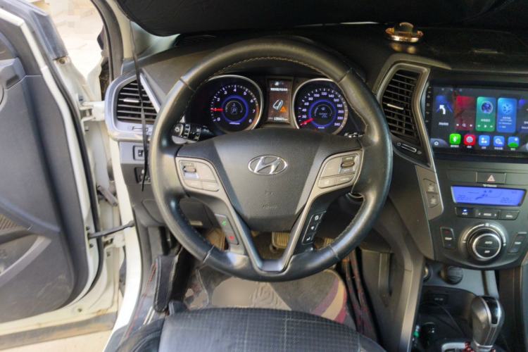 Used Hyundai Santa Fe 2013 2.4L Automatic Two-Wheel Drive Smart Version Steering Wheel