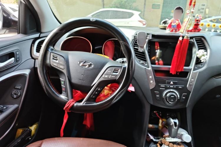 Used Hyundai Santa Fe 2013 Facelifted Version 2.0T Automatic Two-Wheel Drive Prestige Edition Steering Wheel